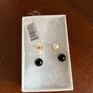 Pearl/onyx 14kT yellow gold earring
